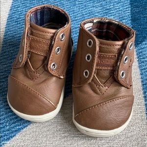 Baby Toms size 3 boots with cute plaid lining